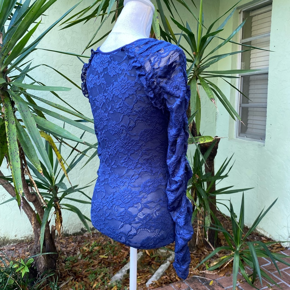 Bebe Ruched Lace Navy Top - Picture 4 of 5